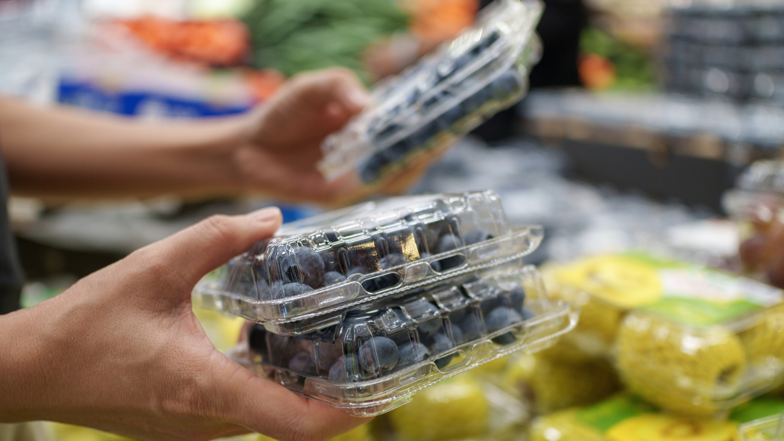Skipping Store-Bought Blueberries With A White Coating? Think Again - Tasting Table
