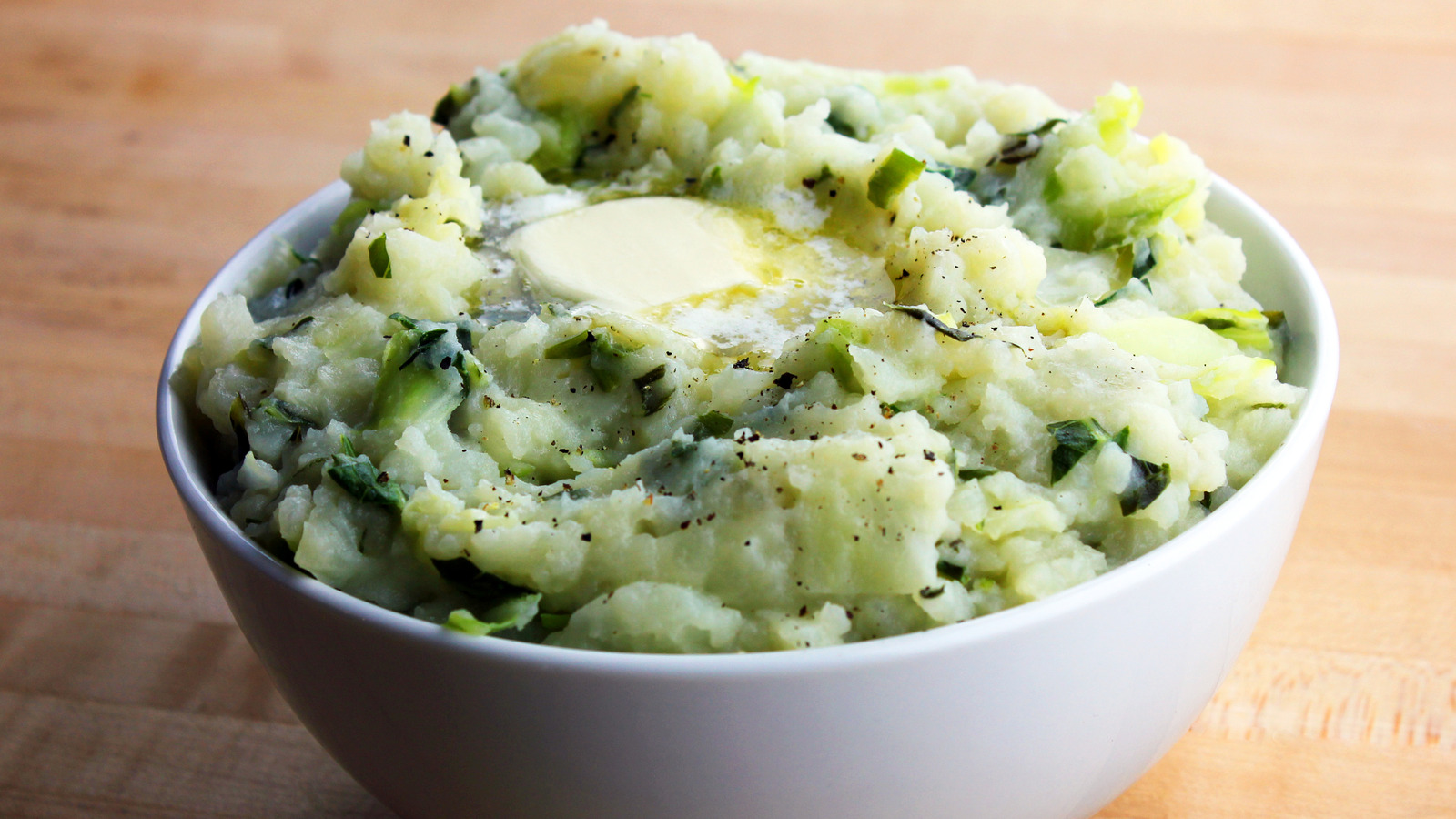 For 10X More Flavorful Cabbage, Give It An Irish-Style Twist With Mashed Potatoes