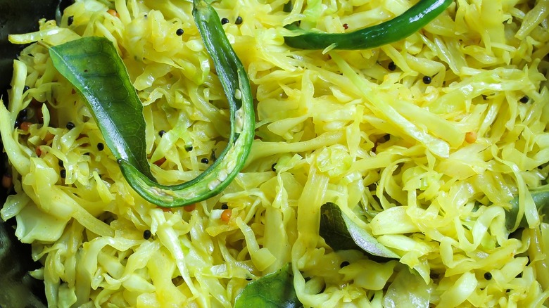 cabbage thoran chilli in pan