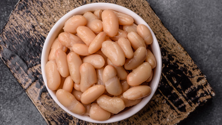 bowl of canned white beans