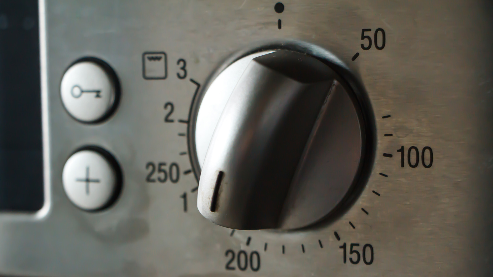 Why You Need an Oven Thermometer and How to Use One the Right Way