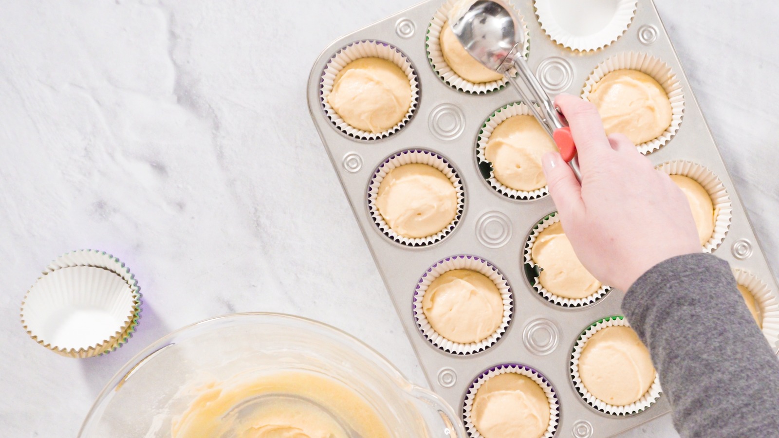 https://www.tastingtable.com/img/gallery/can-you-fill-cupcakes-before-they-go-into-the-oven/l-intro-1673899727.jpg