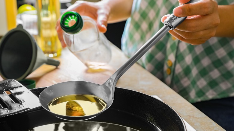 Ladle with cooking oil