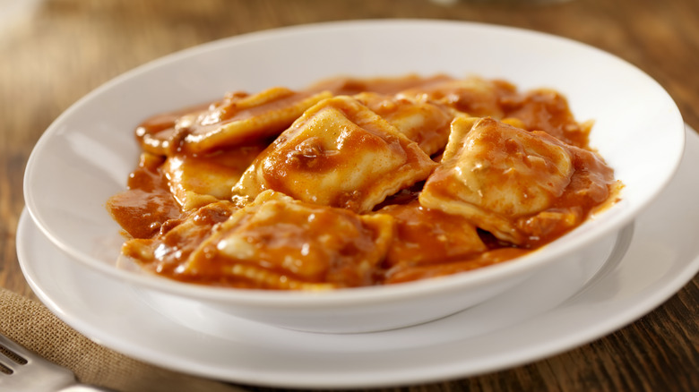 beef ravioli with tomato sauce