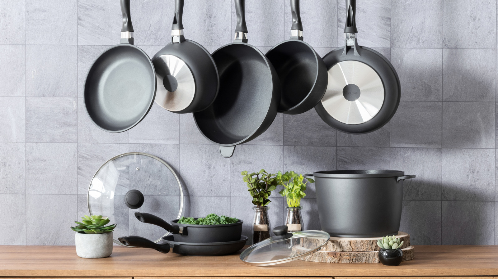 Caraway Vs HexClad: What's The Actual Difference Between Cookware Brands?