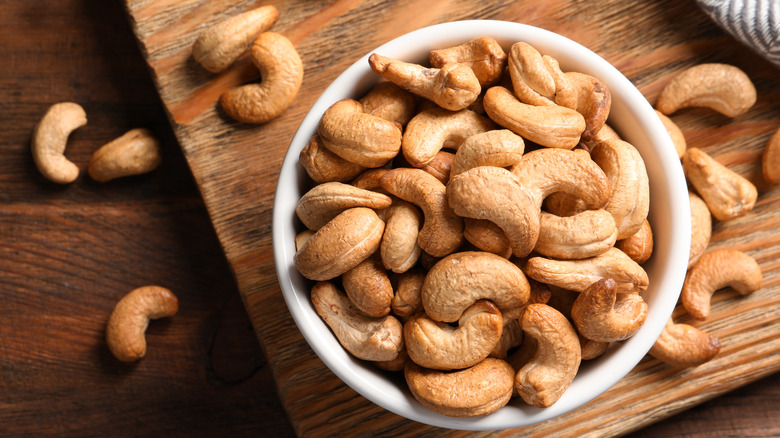 overflowing bowl of cashew nuts