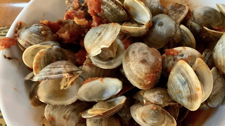 Steamer's Clam Bar & Grill bowl of clams with a red sauce.