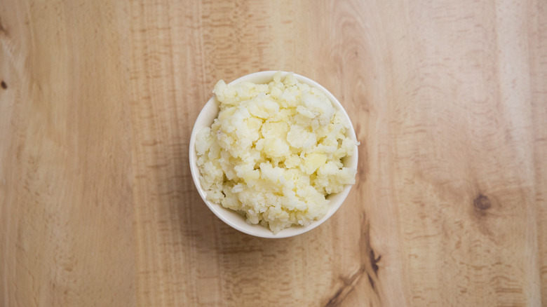 mashed potatoes in small bowl