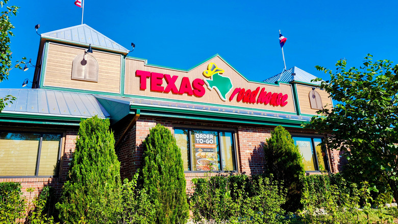 Texas Roadhouse outdoor signage on restaurant