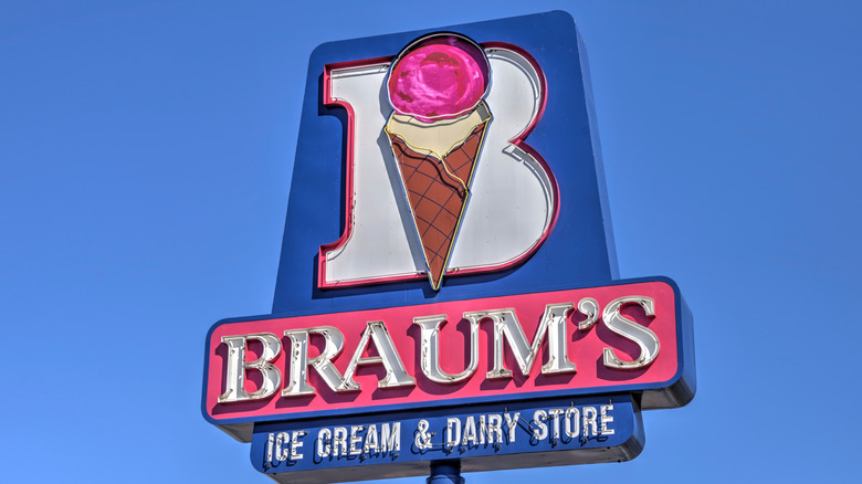 Elevated sign outside of a Braum's featuring an ice cream cone