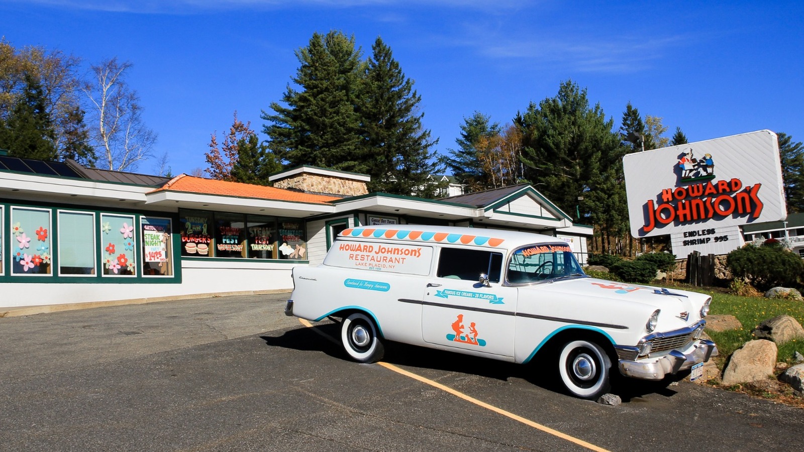 10 Chains To Visit If You're Nostalgic For Howard Johnson's