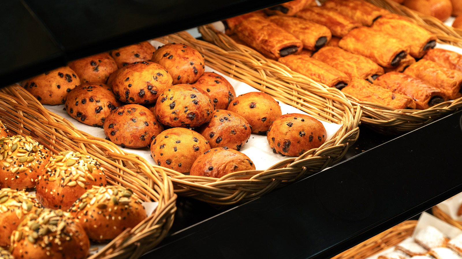 Chat With Bakery Staff, And They Might Just Reveal This Red Flag Quickly - Tasting Table