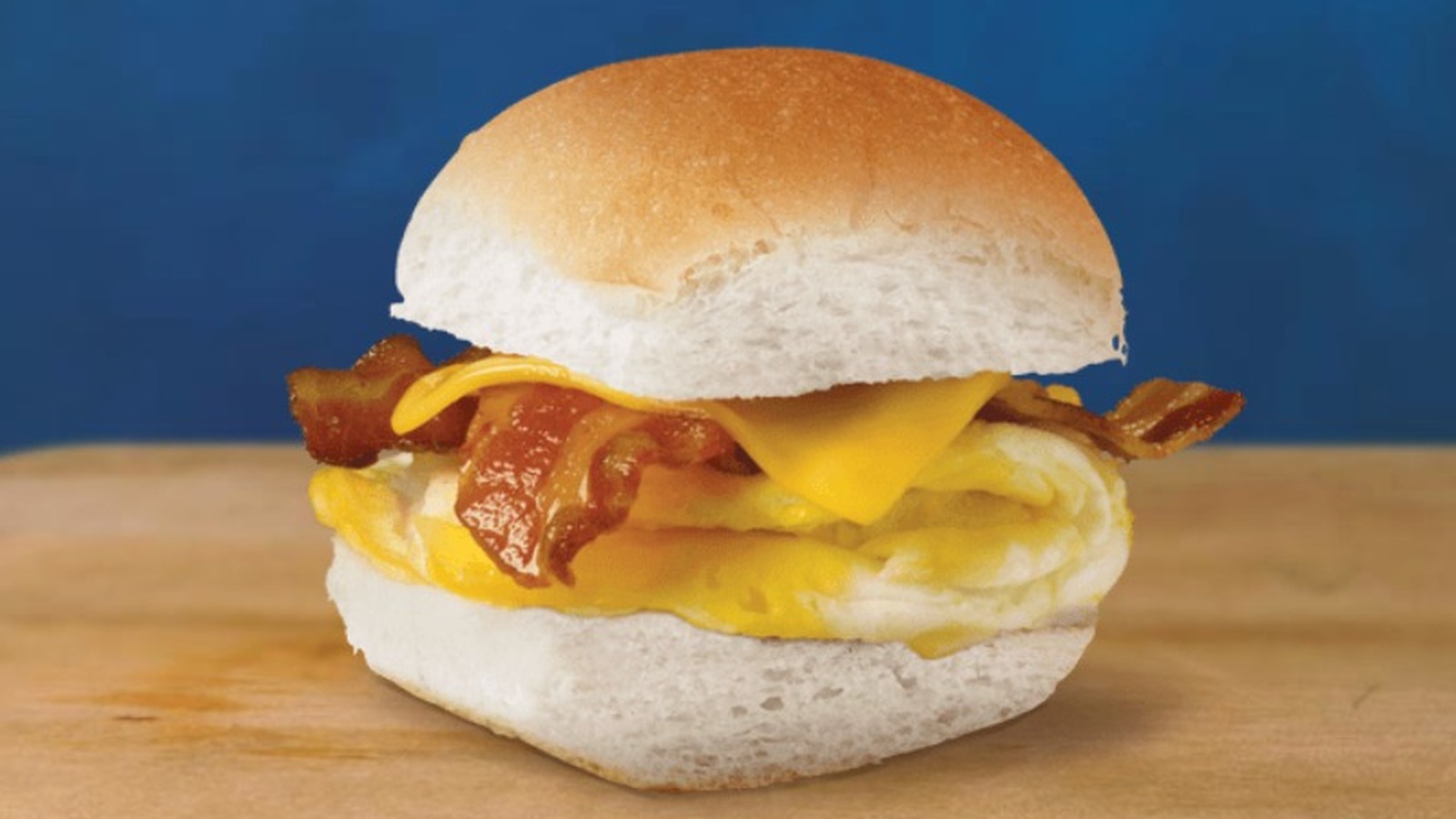 The Fast Food Chain With The Cheapest Breakfast Sandwich Isn't The One You'd Expect