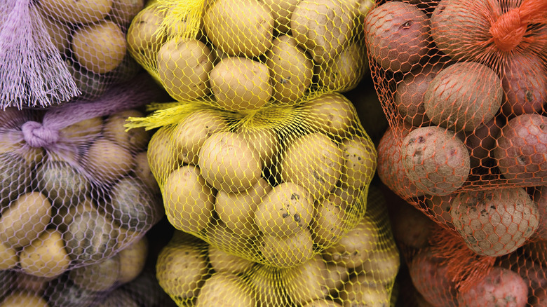 Potato varieties in netted bags 