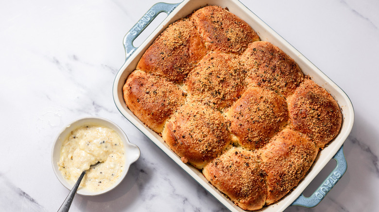 Cheesy garlic buns with compound garlic butter