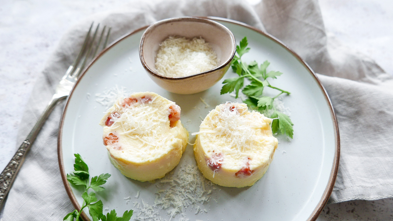 https://www.tastingtable.com/img/gallery/cheesy-sous-vide-egg-bites-recipe/l-intro-1645225121.jpg