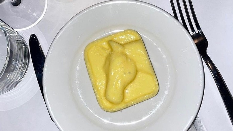 Horse-shaped butter mold