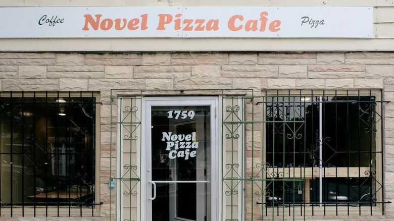The storefront of Novel Pizza Cafe in Pilsen