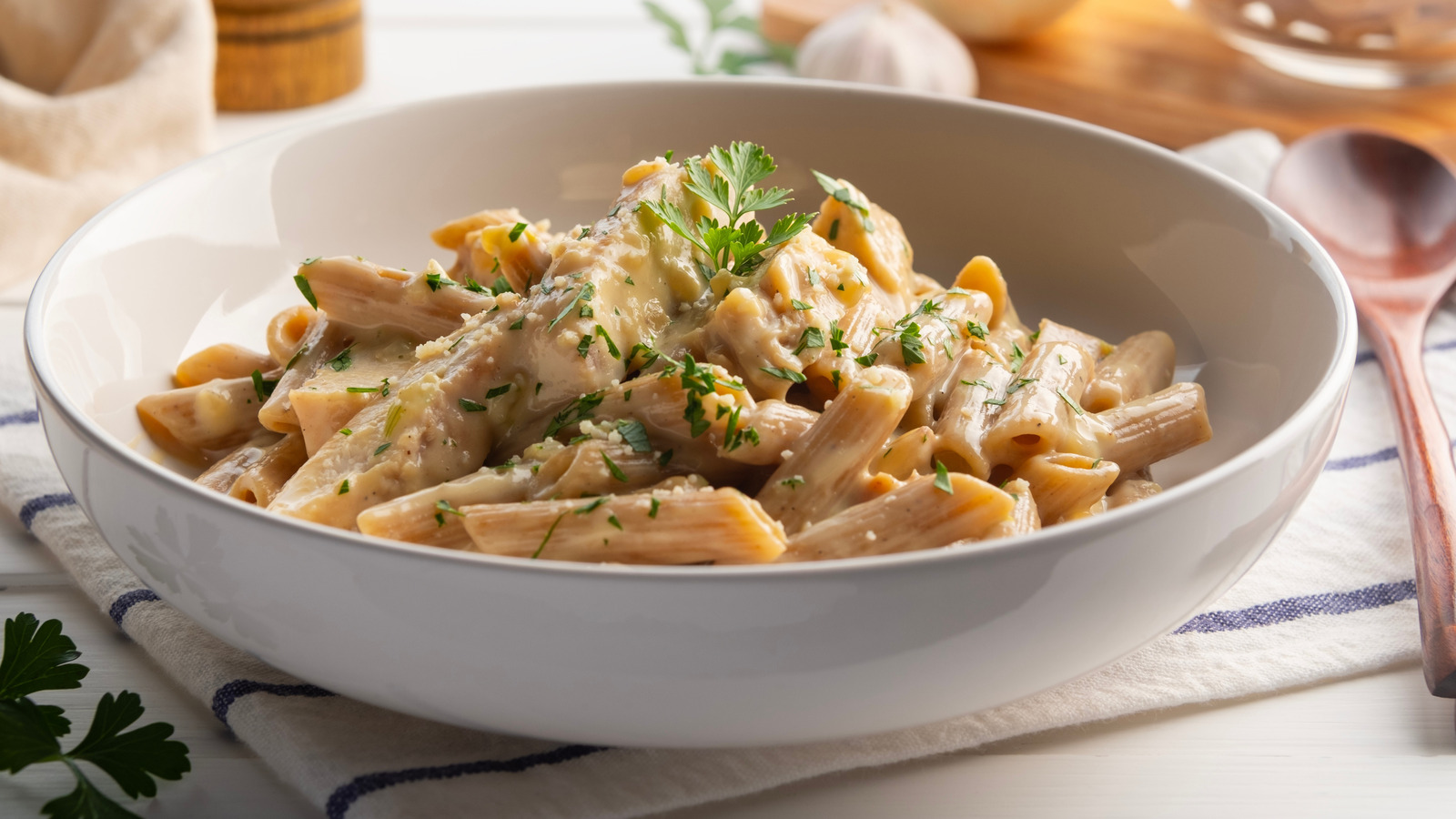 Chicken Alfredo Gets A Flavor Boost With Either Of These Veggies - Tasting Table
