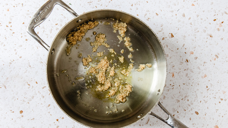 Pan with sauteed garlic