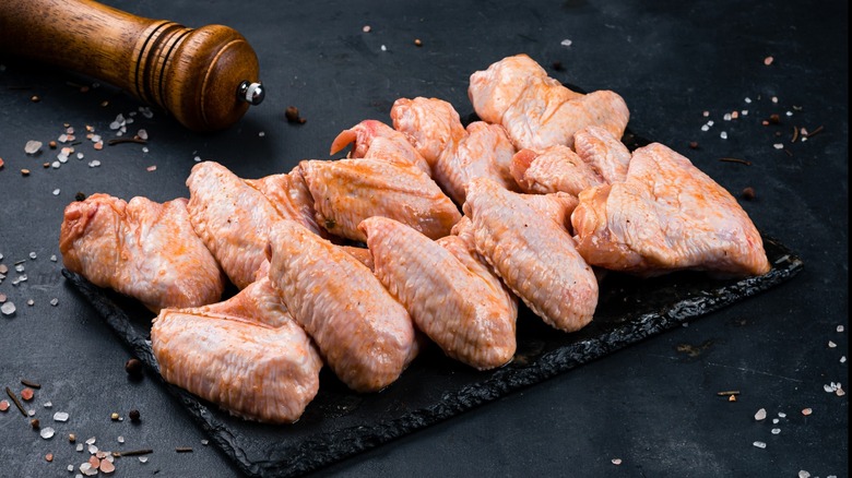 Seasoned raw chicken wings
