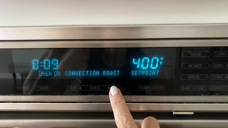 finger setting oven temperature