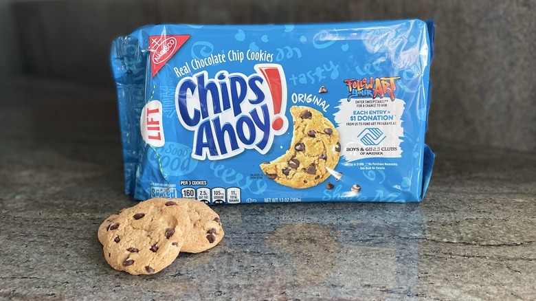Chips Ahoy! cookies blue package