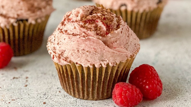 cupcake with raspberries
