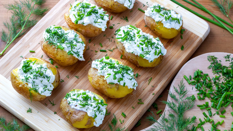 Baked potato with chives dill