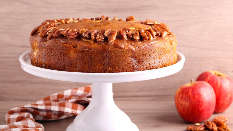 pecan apple cider cake