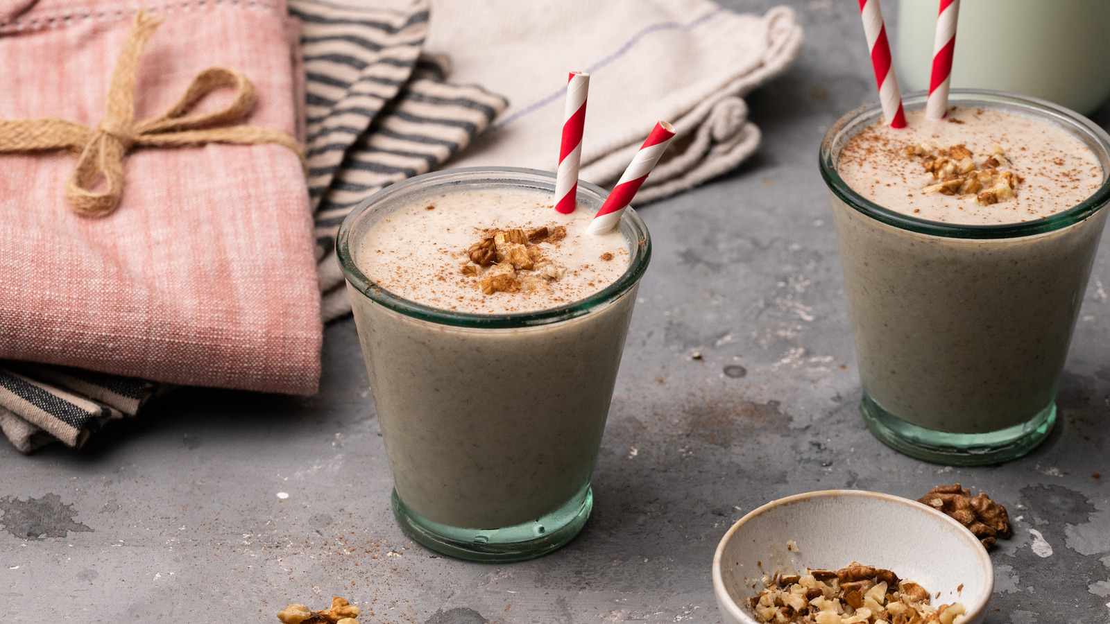 Cinnamon Banana Walnut Smoothie Recipe