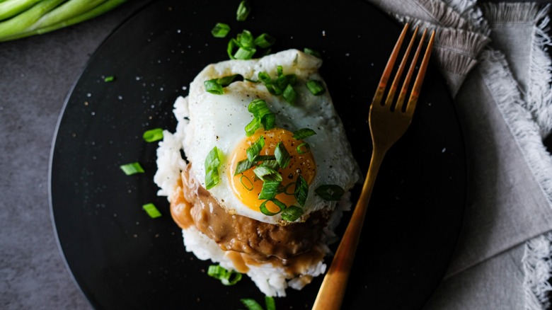 classic hawaiian loco moco plated