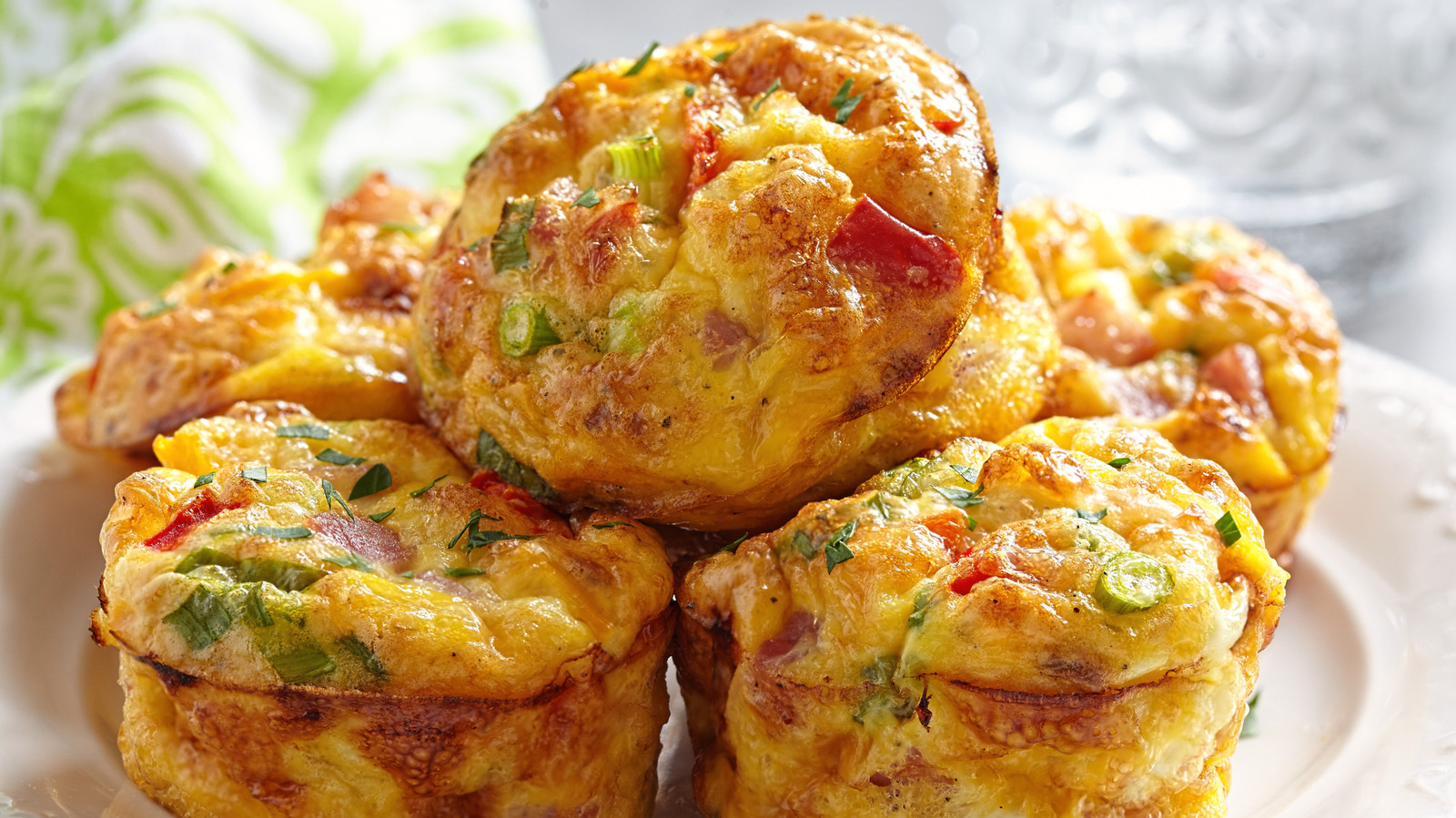 Classic Quiche Gets A Glow-Up Thanks To Red Lobster's Cheddar Bay Biscuit Mix - Tasting Table