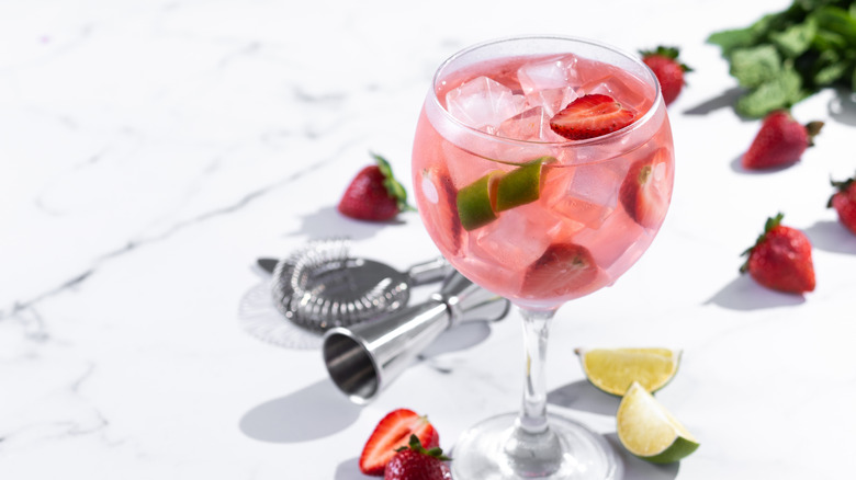 Pink gin and tonic with strawberries