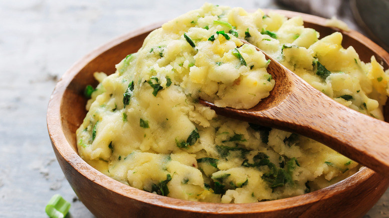 colcannon in a wooden bowl