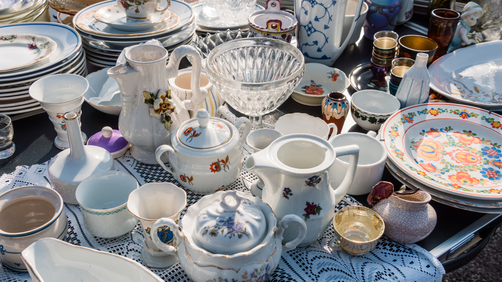 Collectors Hunt For This Valuable Hand-Painted Dishware On Thrift Store Shelves