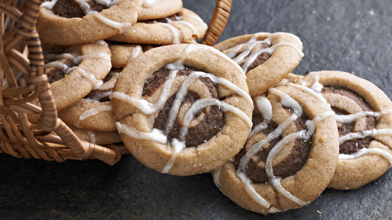 Cinnamon roll cookies with icing