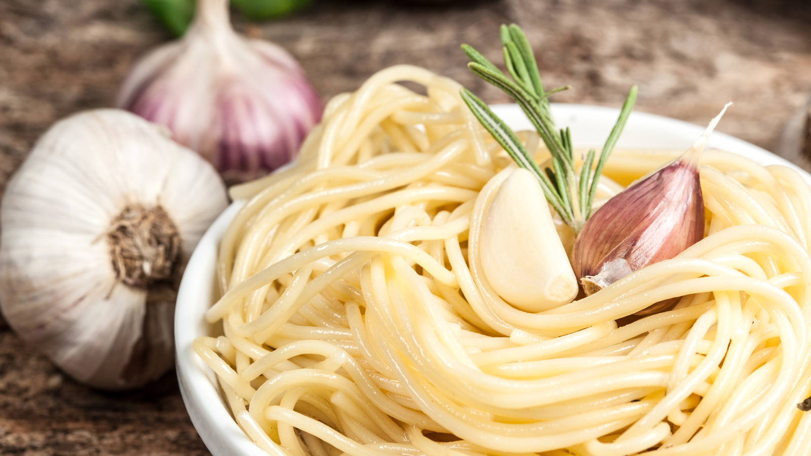 The Common Garlic Mistake That's Ruining Your Italian Dishes