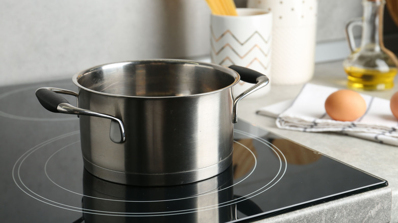 Undersized pot sitting on a glass cooktop's largest burner
