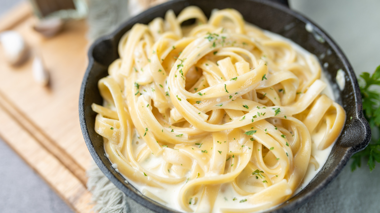 16 Common Mistakes Everyone Makes With Alfredo Sauce – Tasting Table