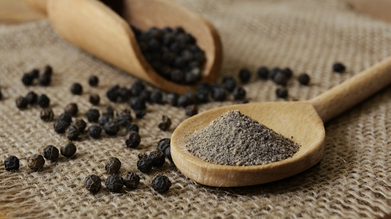 Black peppercorn and ground pepper