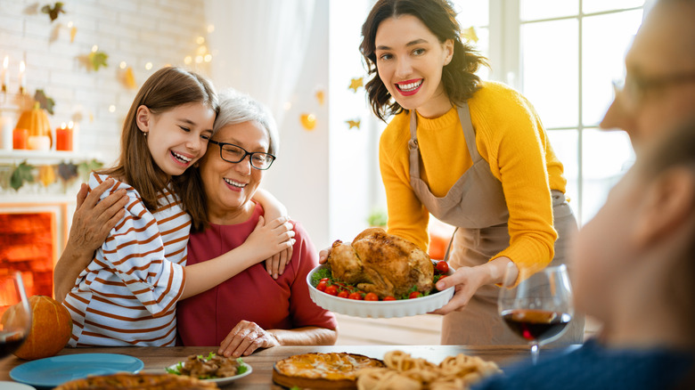 A family enjoys Thanksgiving dinner