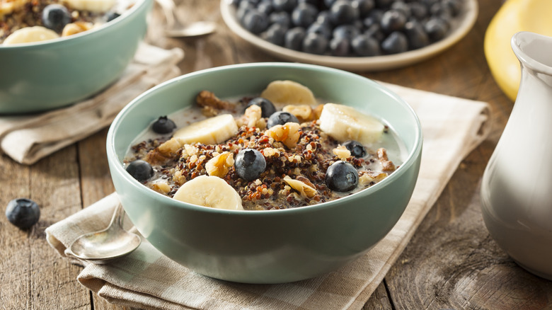 Quinoa porridge with fruits
