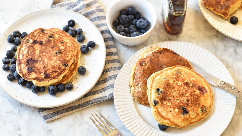Cornmeal pancakes and blueberries
