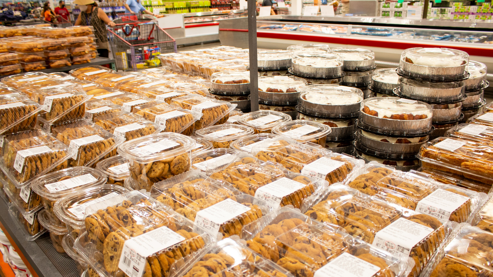 The Iconic Costco Bakery Item Redditors Say Arrives To The Warehouse Frozen