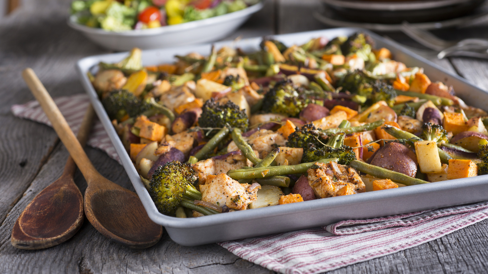 Costco Customers Share This Warning About Its Popular Under-$20 Baking Sheet Set