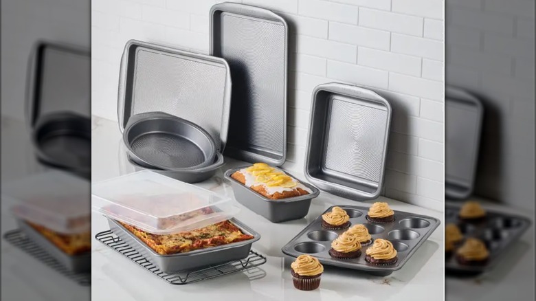 The Circulon 10-Piece Non-Stick Bakeware Set