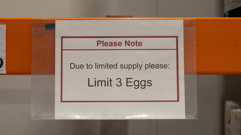 A Costco sign warning about egg limits