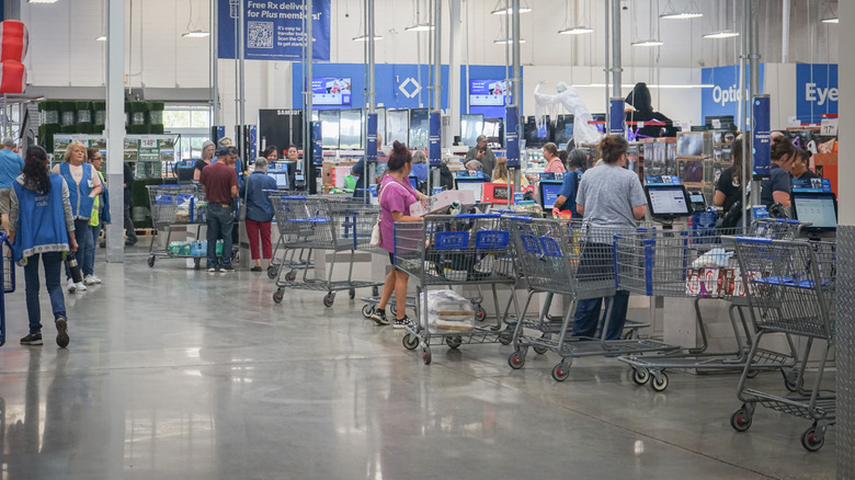 Sam's Club checkout lines