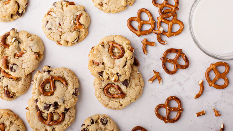 sweet and salty cookies with pretzels